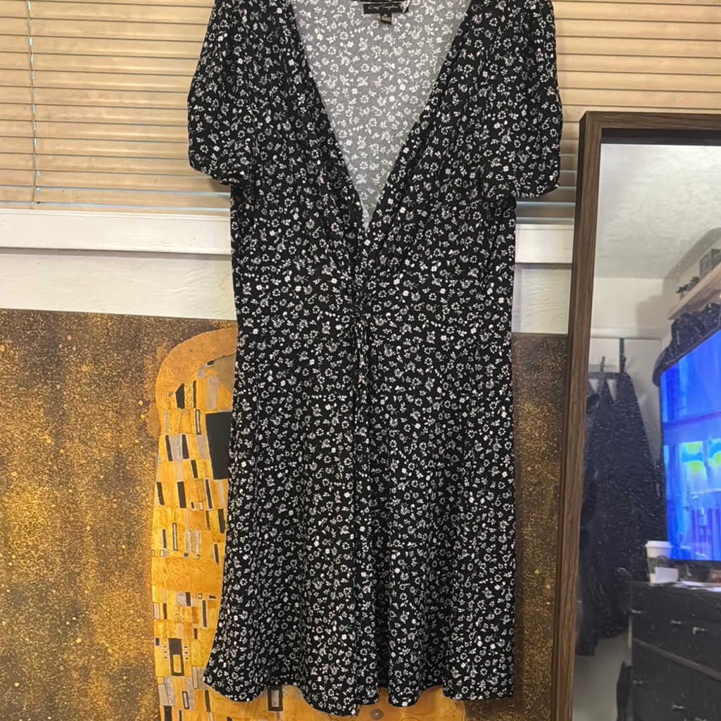 Floral Black Dress Preowned Floral Black Dress Preowned